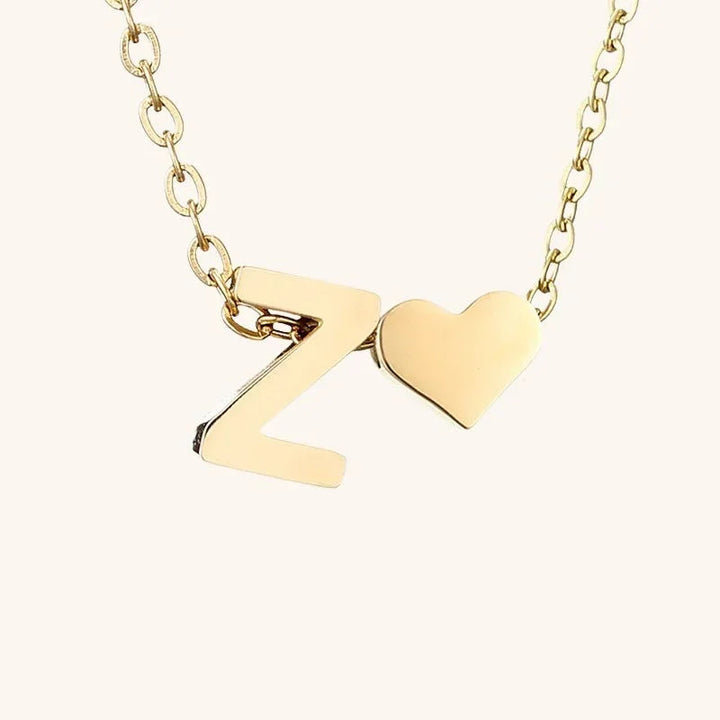 Goldkette mit dem Anfangsbuchstaben „Ria“