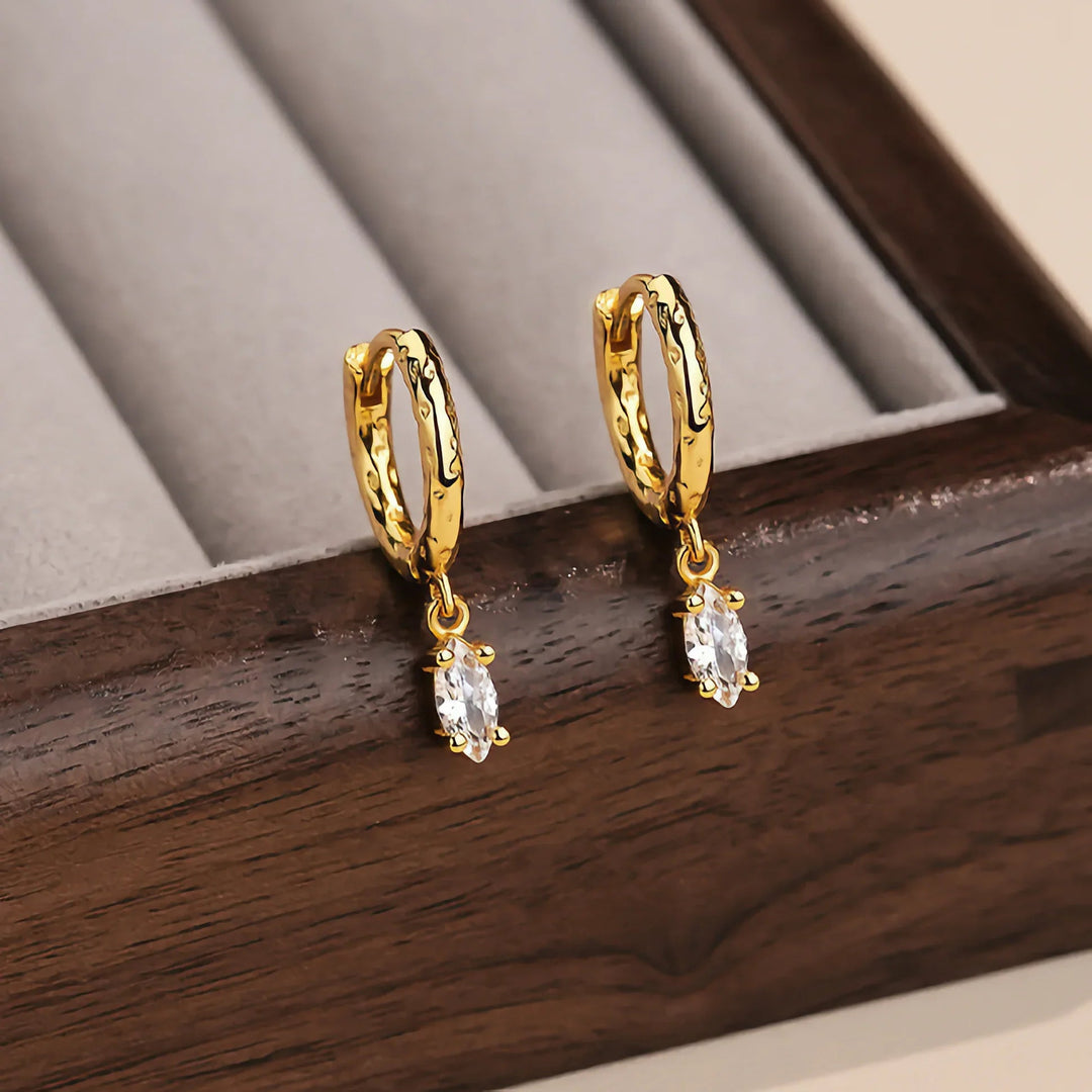 Shayla – Creolen mit gehämmerten Diamanten