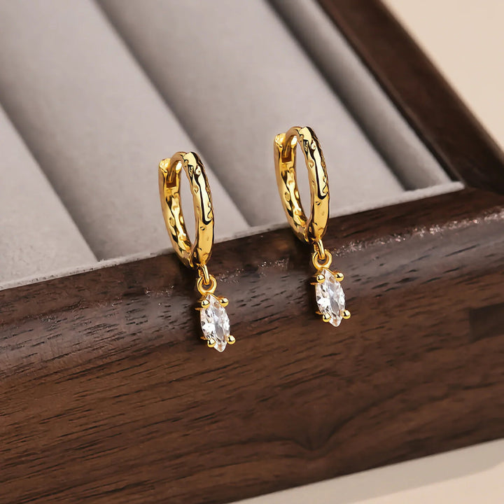 Shayla – Creolen mit gehämmerten Diamanten