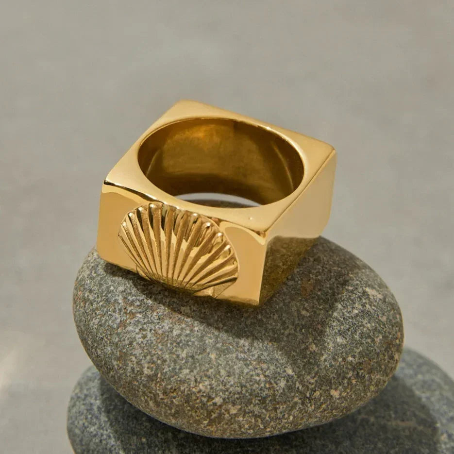 Carlotta Geometrischer Muschelring