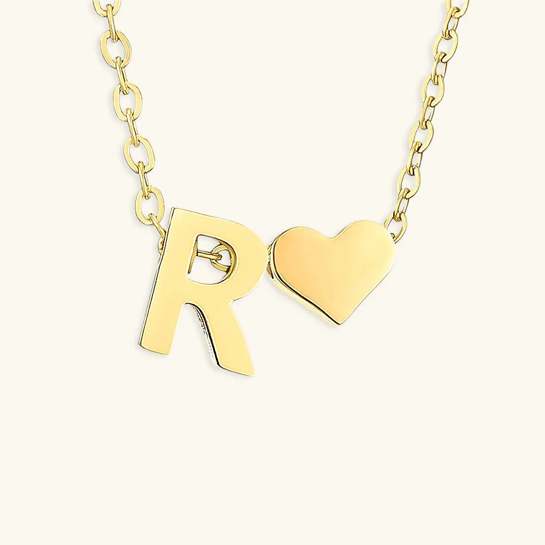 Goldkette mit dem Anfangsbuchstaben „Ria“