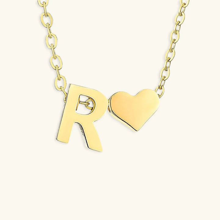 Goldkette mit dem Anfangsbuchstaben „Ria“