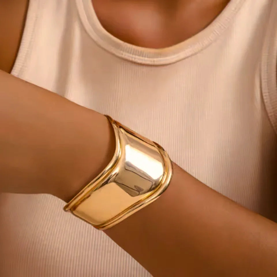 Izza Glatte Goldmanschette